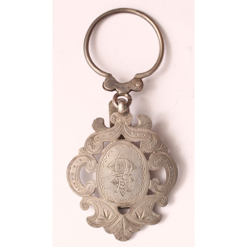 Házmesterkulcs vésett díszitéssel, monogrammal