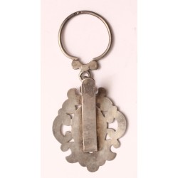 Házmesterkulcs vésett díszitéssel, monogrammal