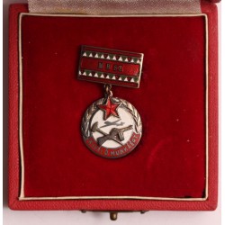 Hoffmann István spanyolos veterán és francia ellenálló hagyatéka, benne Zalka Máté Emlékérem