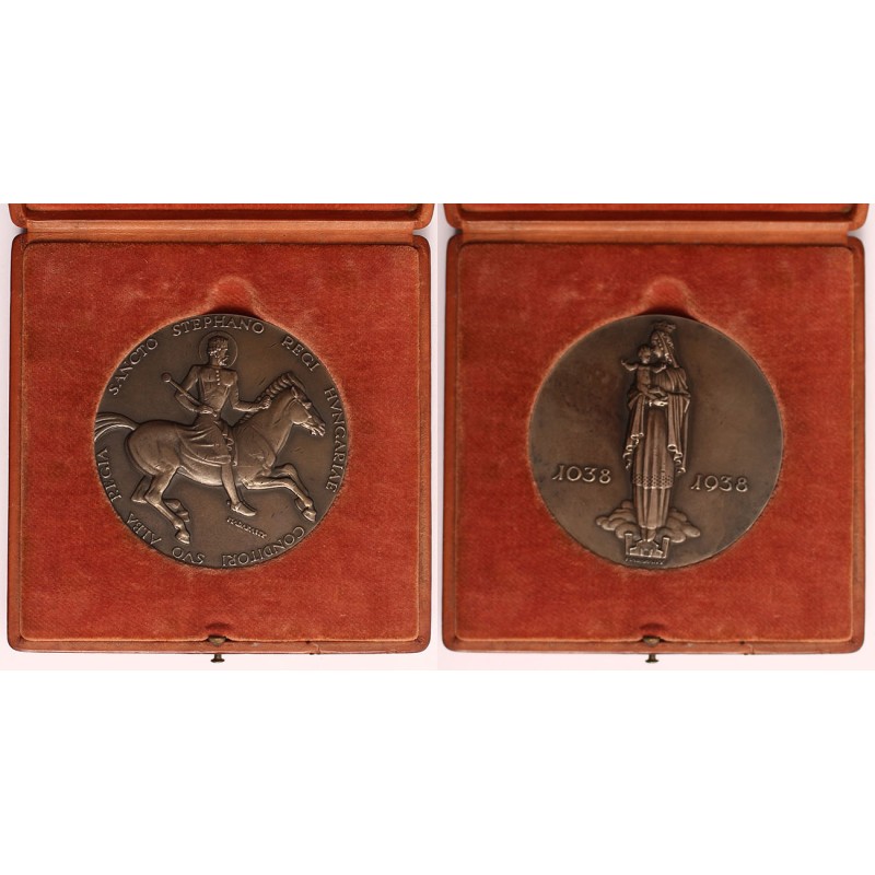 Szent István 1039-1938 ezüstérem eredeti dobozában, Madarassy Walter