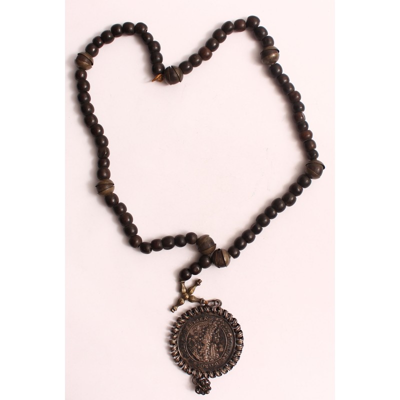 I. Lipót tallér 1691 KB korabeli rózsafüzérbe foglalva