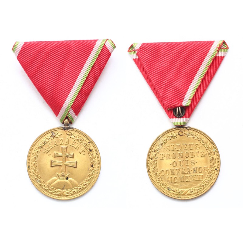 Horthy magyar bronz érdemérem hadiszalagon