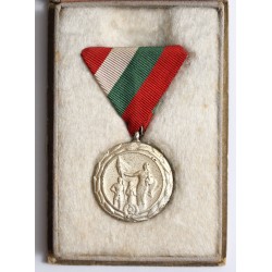 Rákosi anyasági érdemérem III.fokozata Kádár dobozban