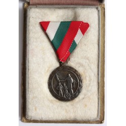 Rákosi anyasági érdemérem III.fokozata Kádár dobozban