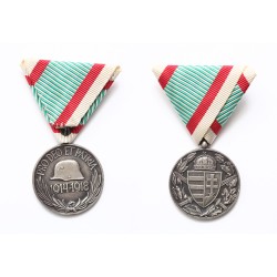 Magyar Háborús emlékérem kardokkal és sisakkal