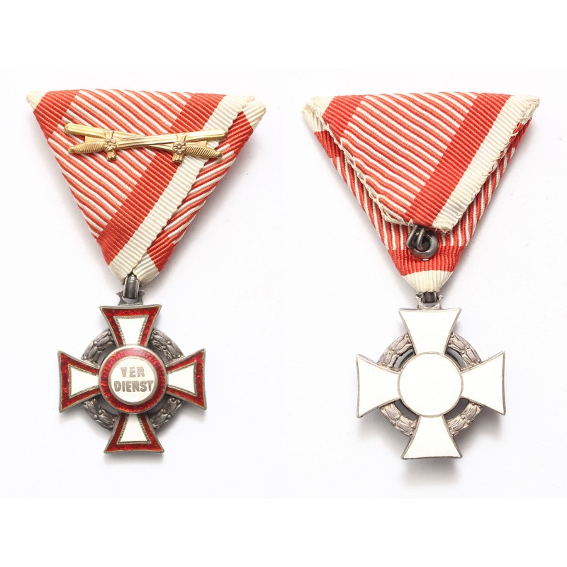 FJ Katonai Érdemkereszt III.osztálya hadidíszítménnyel és kardokkal