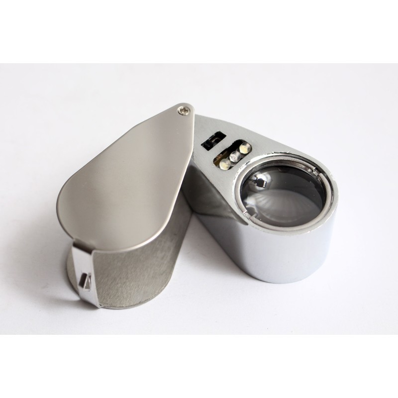 Loupe 40x lámpával (nagyító)