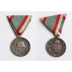 Magyar Háborús emlékérem Kardokkal és Sisakkal