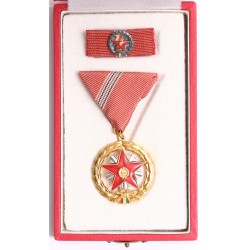 Kíváló szolgálatért érdemérem 1964 dobozában