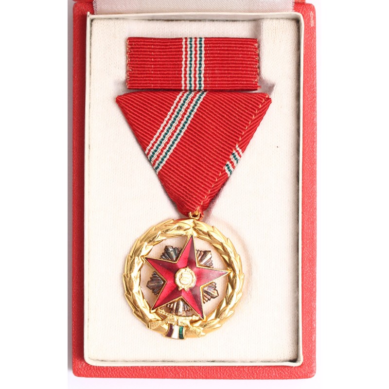 Kíváló szolgálatért érdemérem 1957 dobozában