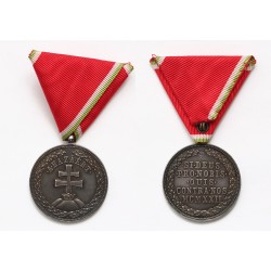 Magyar ezüst Érdemérem Hadiszalagon