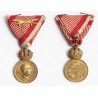 FJ Bronz Signum Laudis hadiszalagon kardokkal