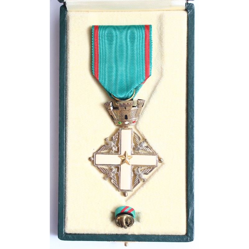 Olasz Köztársasági Érdemrend 1951 lovagkeresztje